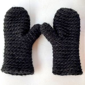 Universal Thread Black Mittens